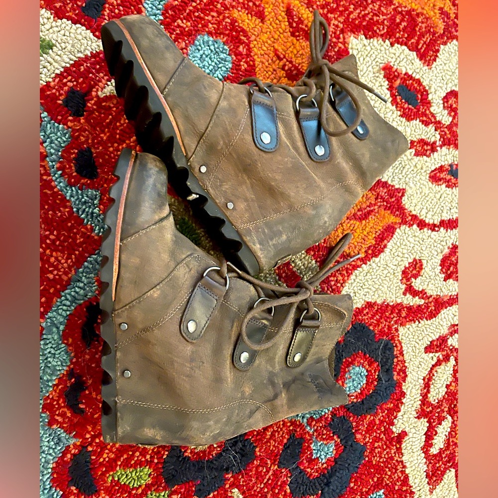 Sorel Joan of Arctic wedge lace up